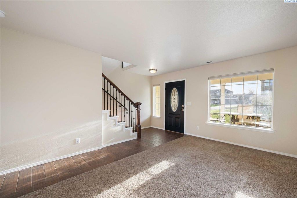 Photo of 2510 W 35th Avenue, Kennewick, WA 99352 (MLS # 289425)