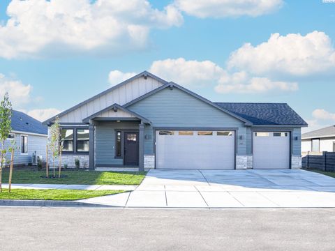 Photo of 3747 Highview St, Richland, WA 99352 (MLS # 283884)