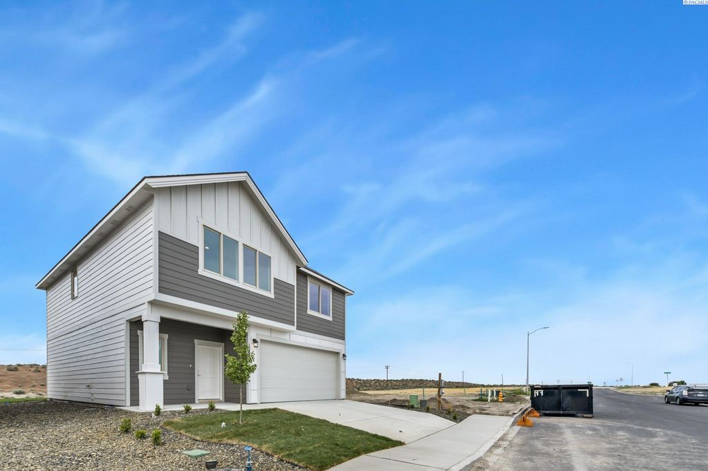 Photo of 10442 Clearwater Dr, Kennewick, WA 99336 (MLS # 292813)