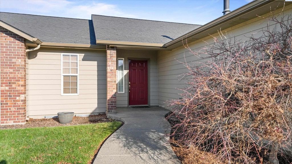 Photo of 1869 SE Larch Ave, College Place, WA 99324 (MLS # 289501)