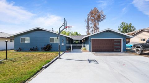 Photo of 435 W 20th Ave, Kennewick, WA 99337 (MLS # 294184)