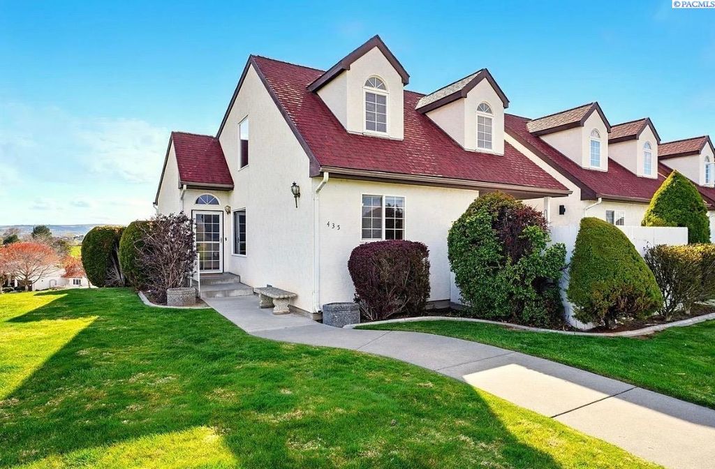 Photo of 435 Nicklaus Ct, Richland, WA 99352 (MLS # 289828)