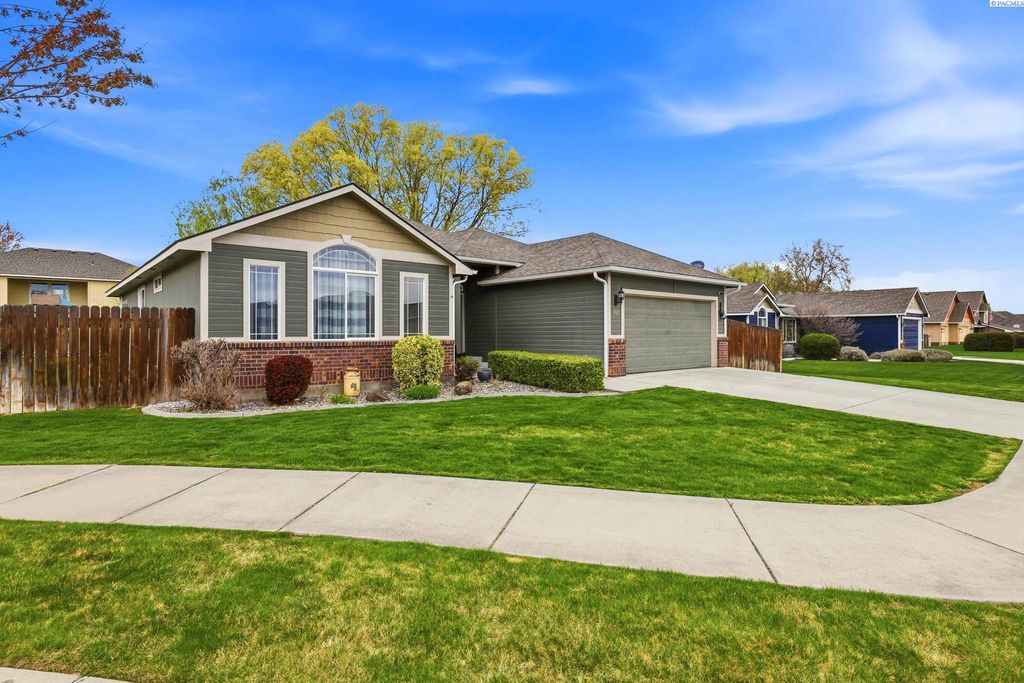 Photo of 302 S Penn Street, Kennewick, WA 99336 (MLS # 291712)