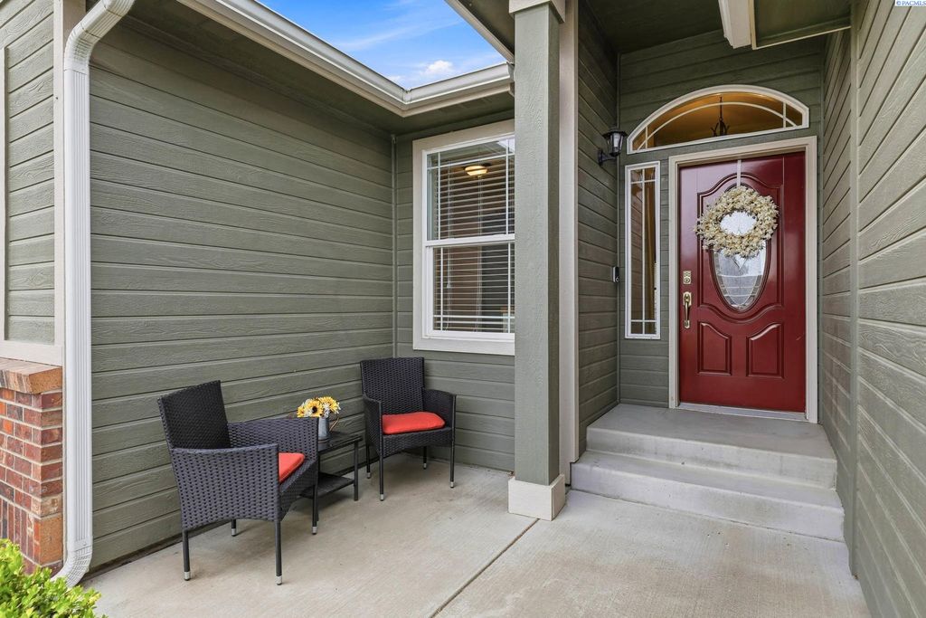 Photo of 302 S Penn Street, Kennewick, WA 99336 (MLS # 291712)