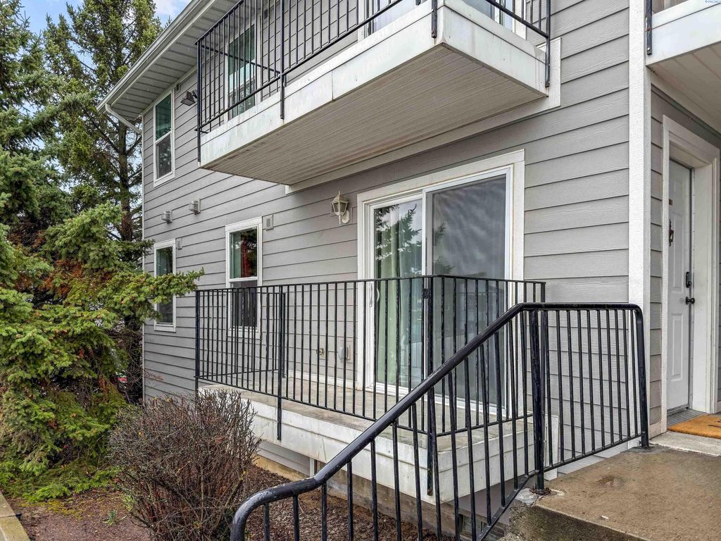 Photo of 1645 NE Merman Dr Condo C204 Dr, Pullman, WA 99163 (MLS # 291243)