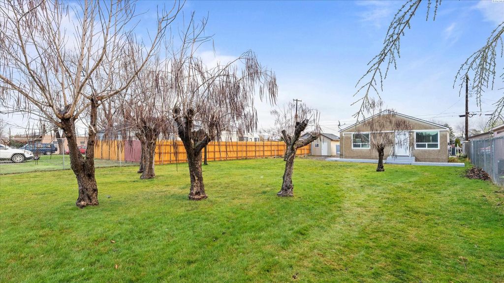 Photo of 909 S 9th Ave, Pasco, WA 99301 (MLS # 289540)