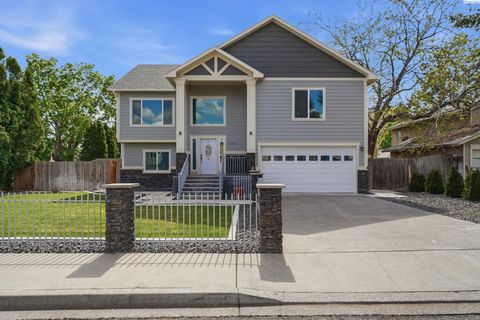 Photo of 8021 W Hood Ave, Kennewick, WA 99336 (MLS # 292277)