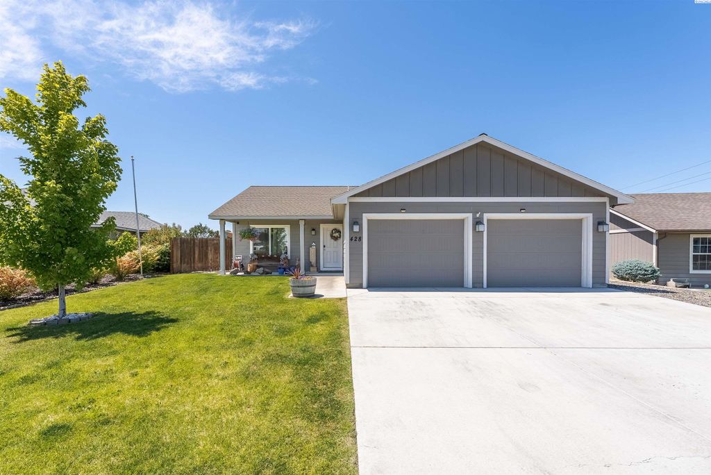 Photo of 428 Fortaleza Ln, Pasco, WA 99301 (MLS # 290889)