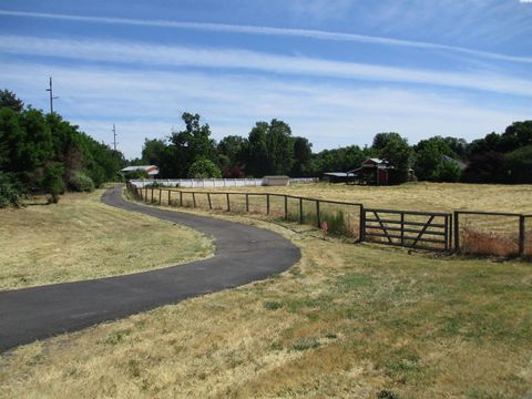 Photo of 2499 Cottonwood Road, Walla Walla, WA 99362 (MLS # 293587)