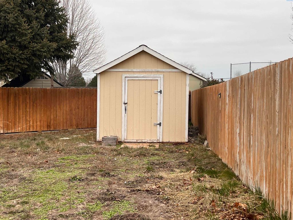 Photo of 3413 S Buntin St, Kennewick, WA 99337 (MLS # 290000)