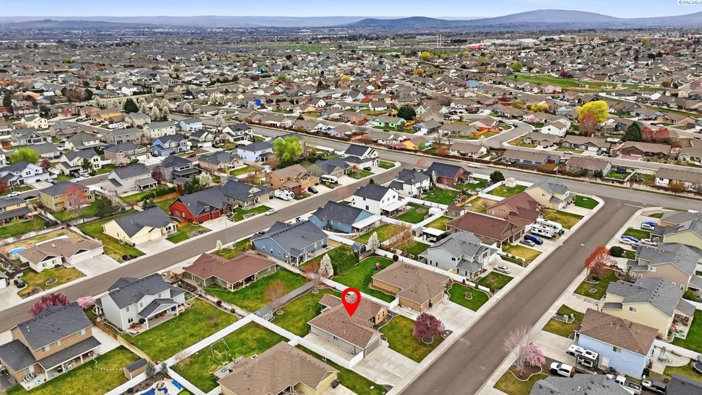 Photo of 5012 Pamplona Dr, Pasco, WA 99301 (MLS # 291563)