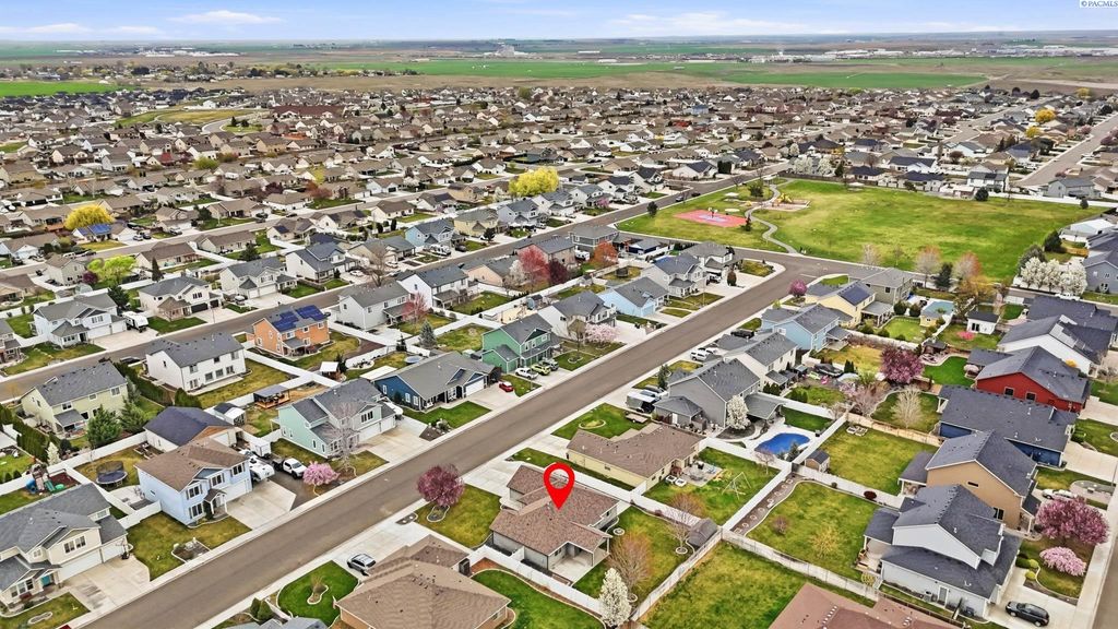 Photo of 5012 Pamplona Dr, Pasco, WA 99301 (MLS # 291563)