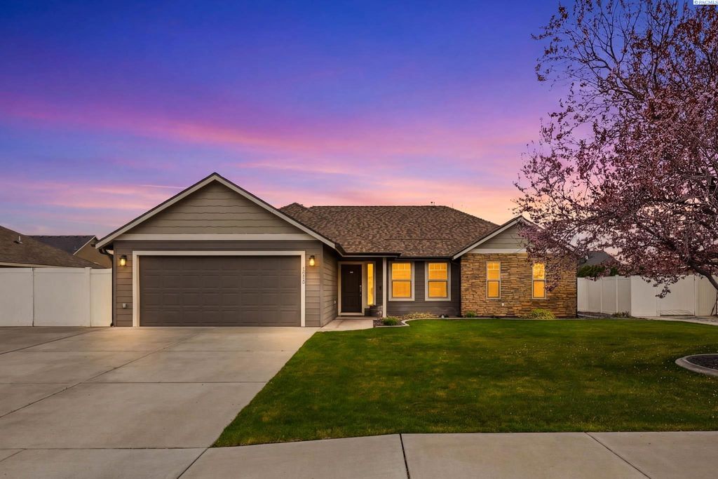 Photo of 5012 Pamplona Dr, Pasco, WA 99301 (MLS # 291563)