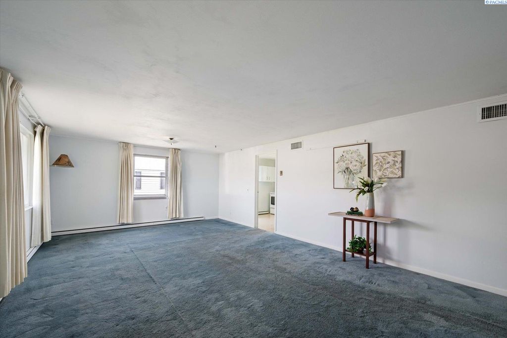 Photo of 604 Birch Avenue, Richland, WA 99352 (MLS # 292360)