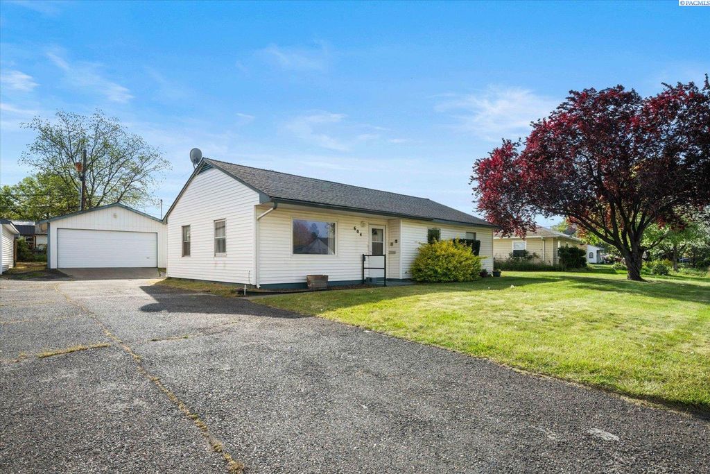 Photo of 604 Birch Avenue, Richland, WA 99352 (MLS # 292360)