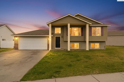 Photo of 5808 Hudson Dr, Pasco, WA 99301 (MLS # 291261)