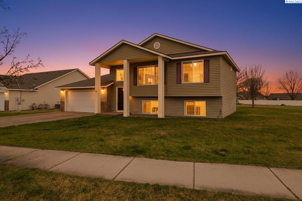 Photo of 5808 Hudson Dr, Pasco, WA 99301 (MLS # 291261)