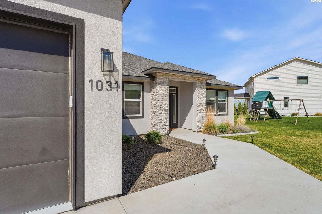 Photo of 1031 Nez Perce Ln, Richland, WA 99352 (MLS # 292161)