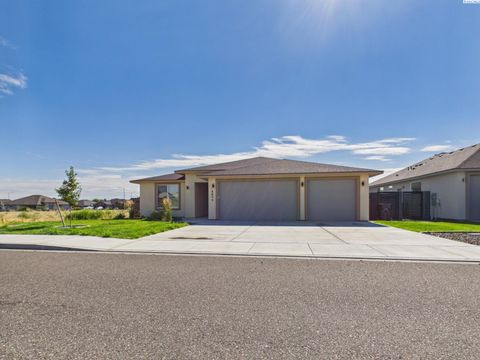 Photo of 2675 Friesian CT, West Richland, WA 99353 (MLS # 294403)