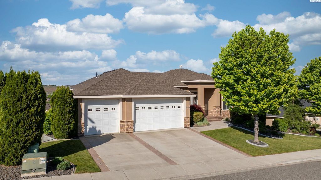 Photo of 1430 Purple Sage St, Richland, WA 99352 (MLS # 290584)