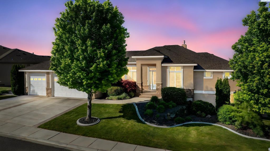 Photo of 1430 Purple Sage St, Richland, WA 99352 (MLS # 290584)