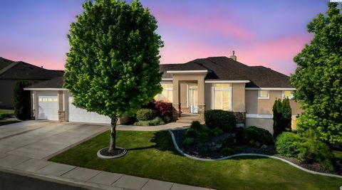Photo of 1430 Purple Sage St, Richland, WA 99352 (MLS # 290584)