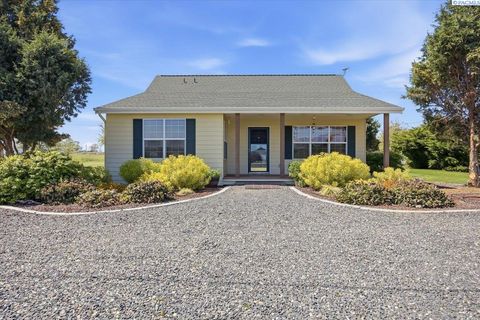 Photo of 72405 E 3rd Ave, Plymouth, WA 99346 (MLS # 292502)