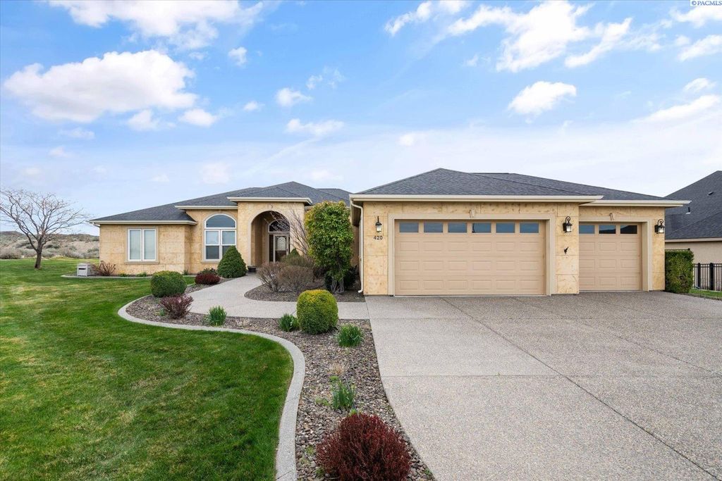 Photo of 420 Sundance Drive, Richland, WA 99352 (MLS # 291449)