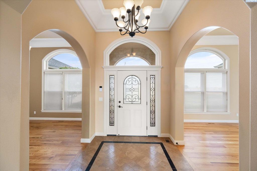 Photo of 420 Sundance Drive, Richland, WA 99352 (MLS # 291449)