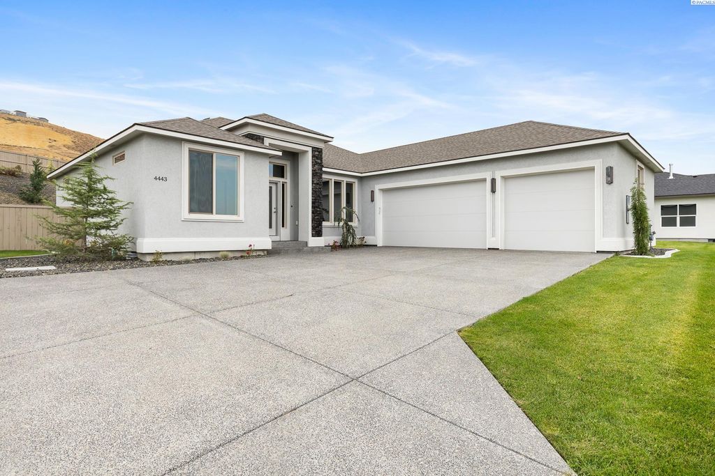 Photo of 4443 Cowlitz Blvd, Richland, WA 99352 (MLS # 289406)