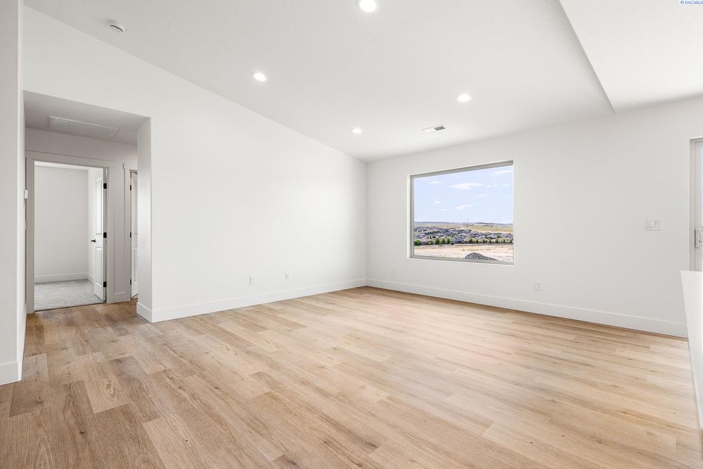 Photo of 2900 S Penn St, Kennewick, WA 99338 (MLS # 291393)