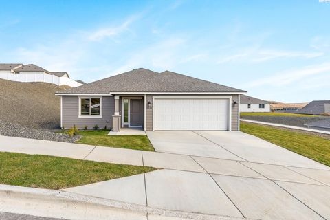 Photo of 2835 S Penn St, Kennewick, WA 99338 (MLS # 293108)