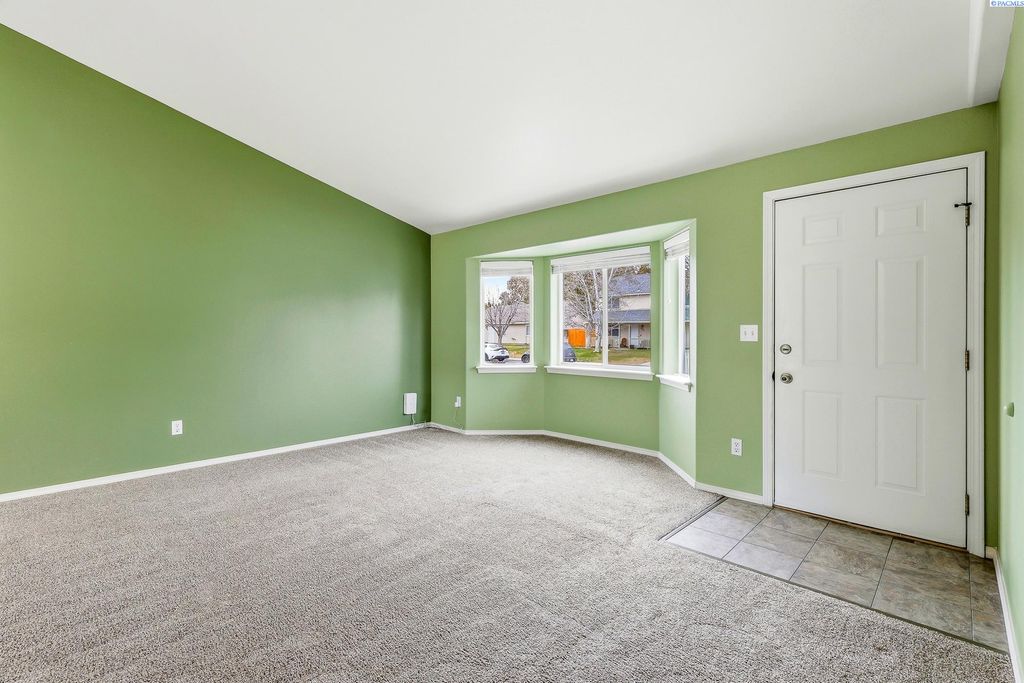 Photo of 4881 Thrush Lane, West Richland, WA 99353 (MLS # 291189)