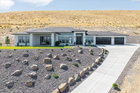 Photo of 5265 S Quincy Pl, Kennewick, WA 99337 (MLS # 286327)