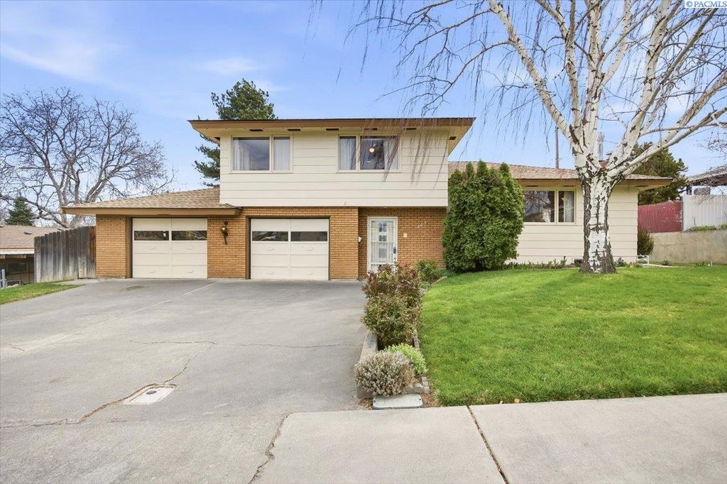 Photo of 905 S Sharron St, Kennewick, WA 99336 (MLS # 291445)