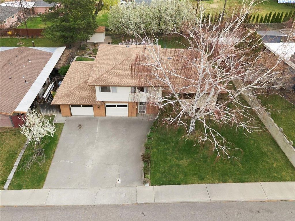Photo of 905 S Sharron St, Kennewick, WA 99336 (MLS # 291445)