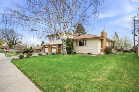 Photo of 905 S Sharron St, Kennewick, WA 99336 (MLS # 291445)