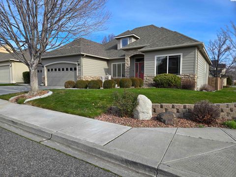 Photo of 1115 S Harrison St, Kennewick, WA 99338 (MLS # 291213)