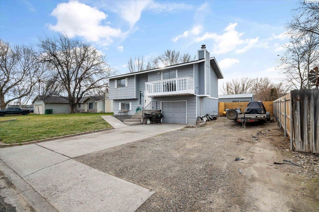 Photo of 709 W 43rd Ave, Kennewick, WA 99337 (MLS # 289817)