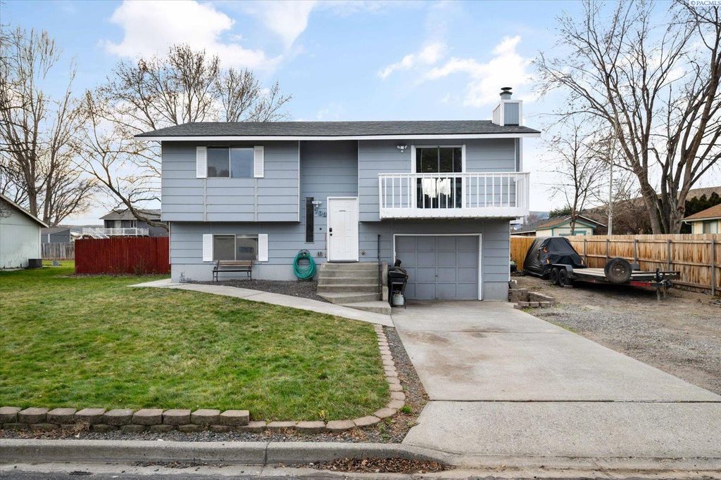 Photo of 709 W 43rd Ave, Kennewick, WA 99337 (MLS # 289817)