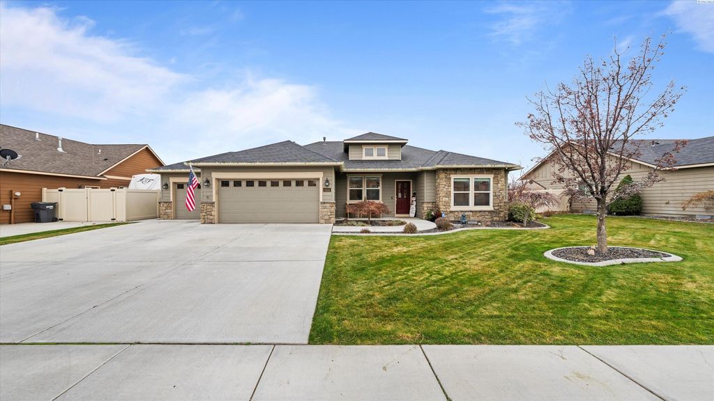 Photo of 6614 Aintree Drive, Pasco, WA 99301 (MLS # 289455)