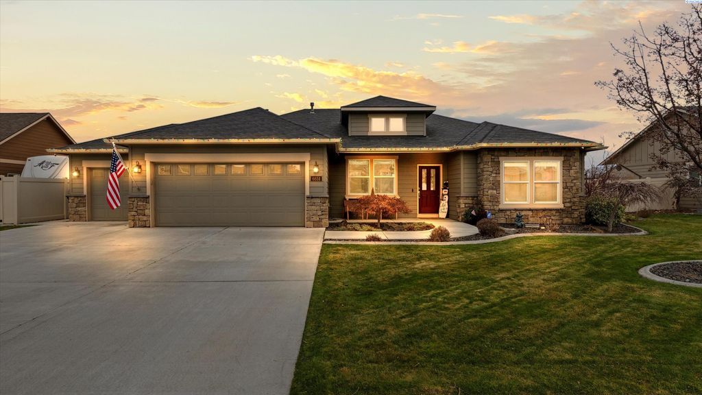 Photo of 6614 Aintree Drive, Pasco, WA 99301 (MLS # 289455)