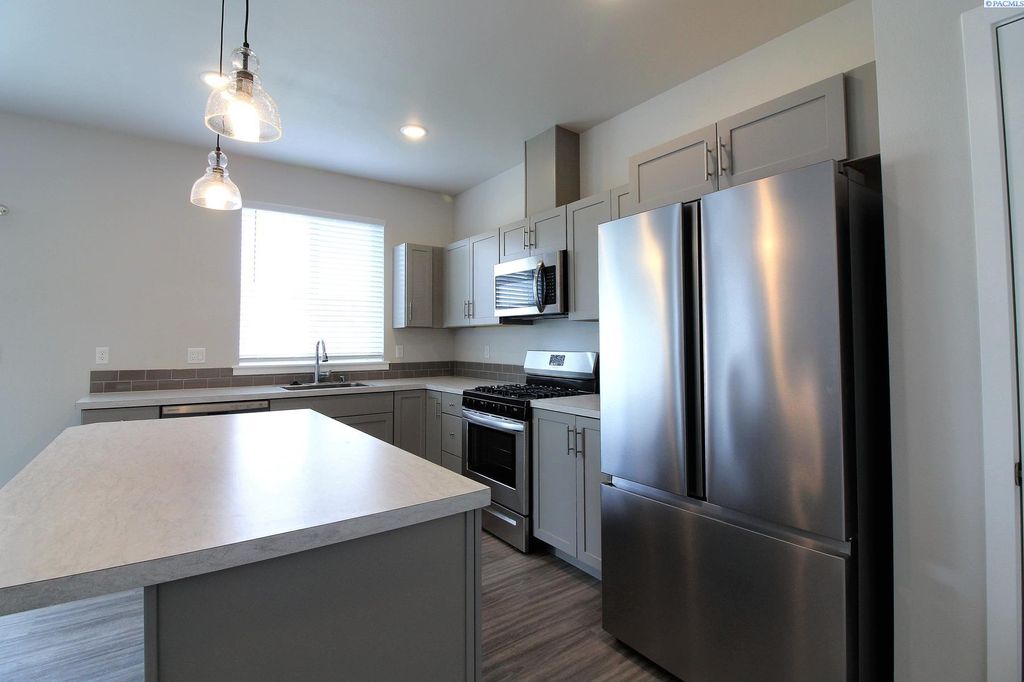 Photo of 5501 Remington Drive, Pasco, WA 99301 (MLS # 288537)