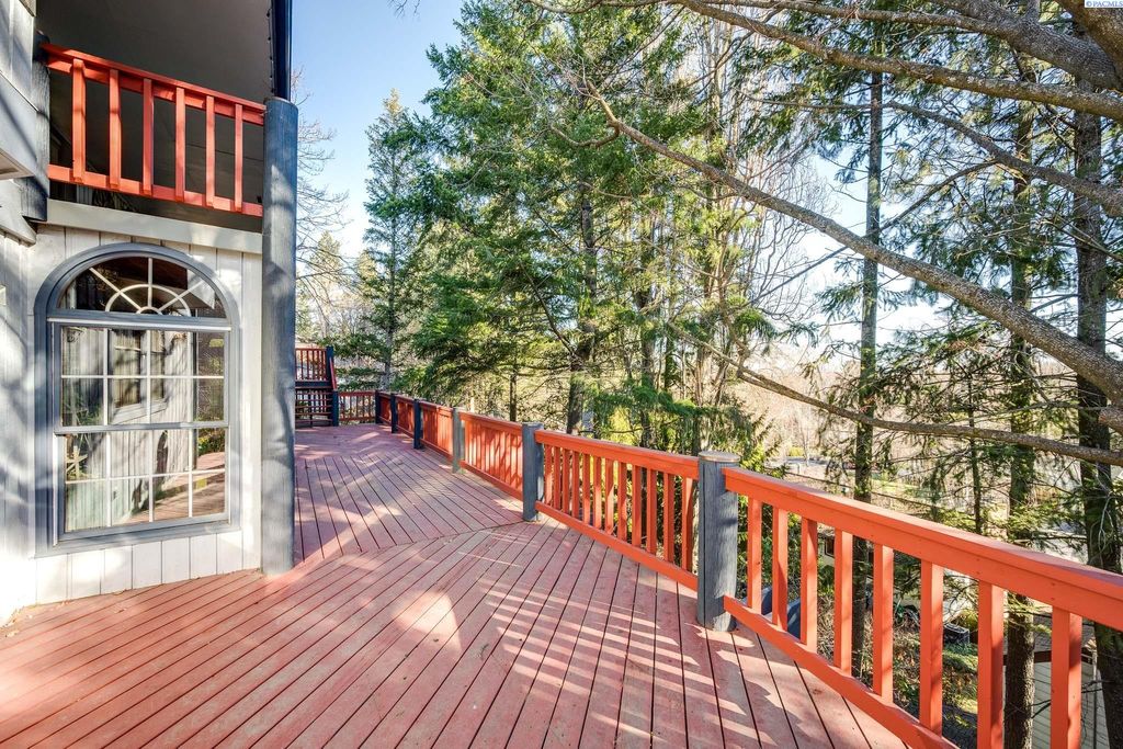 Photo of 945 SW Alcora Dr, Pullman, WA 99163 (MLS # 290071)