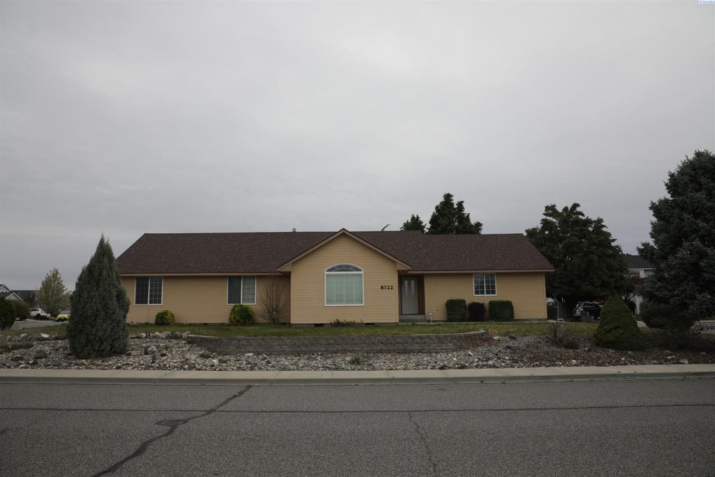 Photo of 8722 W Bonnie Ave, Kennewick, WA 99336 (MLS # 291791)