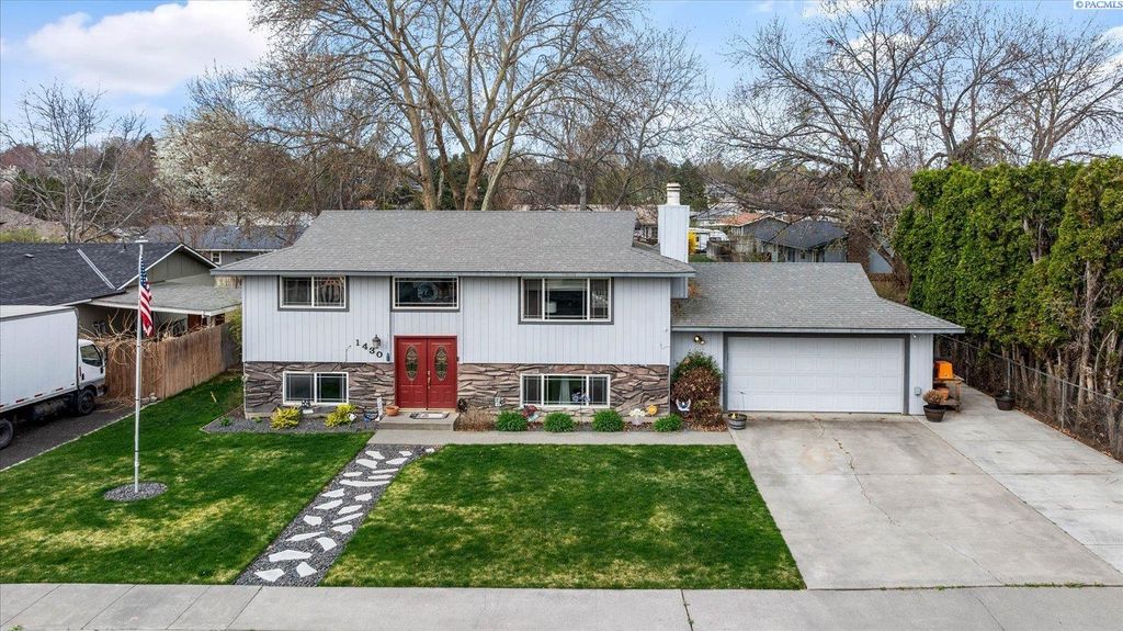 Photo of 1430 S Garfield Pl, Kennewick, WA 99337 (MLS # 291095)