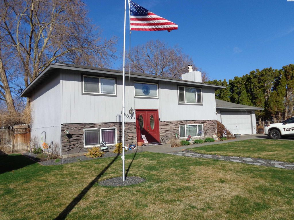 Photo of 1430 S Garfield Pl, Kennewick, WA 99337 (MLS # 291095)