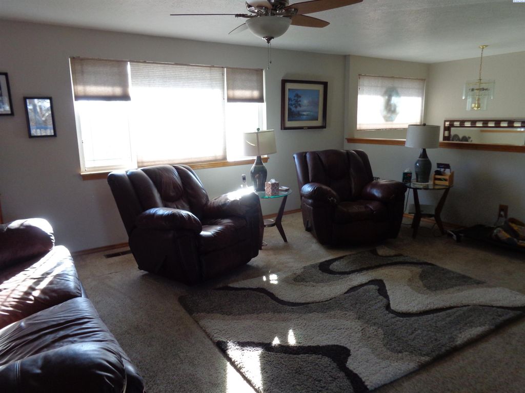 Photo of 1430 S Garfield Pl, Kennewick, WA 99337 (MLS # 291095)