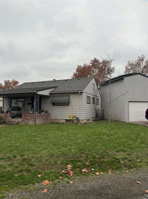 Photo of 503 Benham St, Richland, WA 99352 (MLS # 289133)