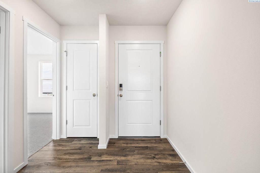 Photo of 11220 Buckingham Drive, Pasco, WA 99301 (MLS # 292857)